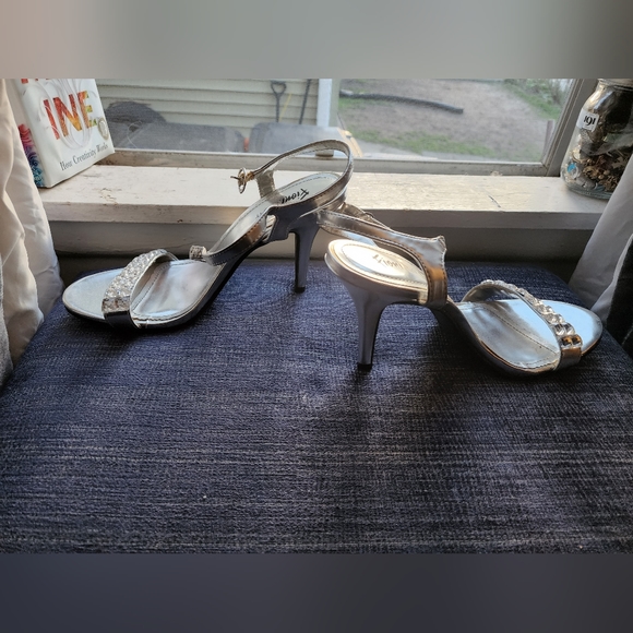 FIONI NIGHT NEW SZ 8.5 M SILVER RHINESTONES ANKLE STRAP HIGH HEEL SANDALSbe - Picture 7 of 9
